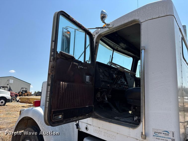 image for item DE6567 1986 Kenworth W900 tank truck