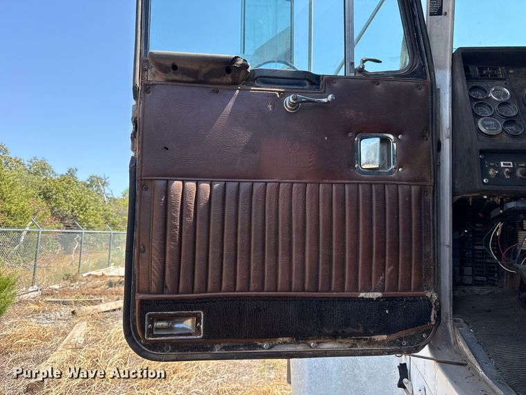 image for item DE6567 1986 Kenworth W900 tank truck