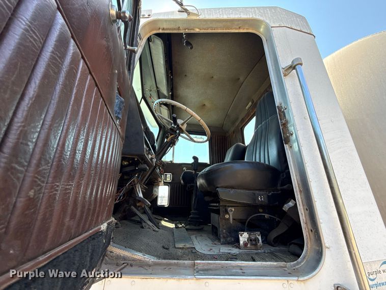 image for item DE6567 1986 Kenworth W900 tank truck