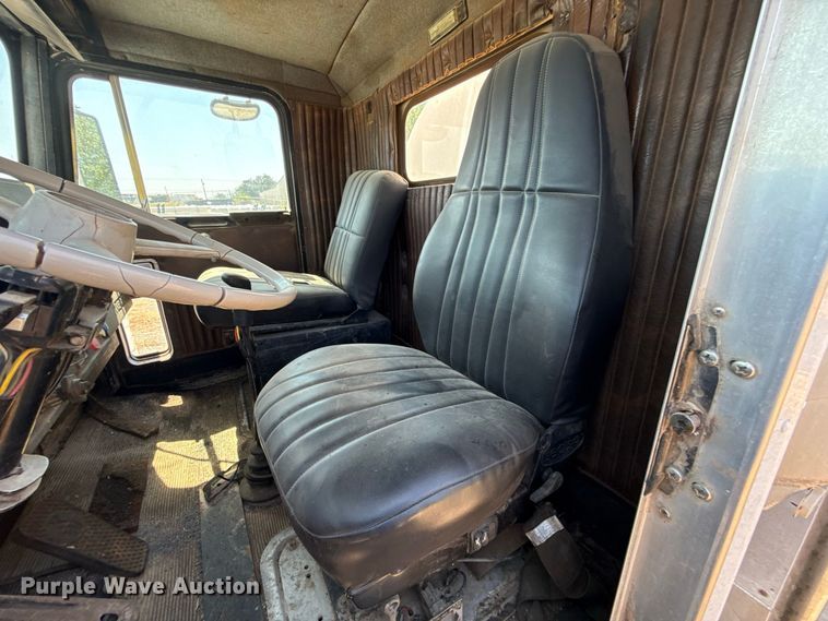 image for item DE6567 1986 Kenworth W900 tank truck
