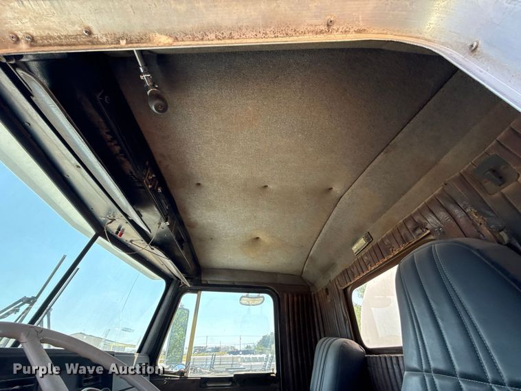 image for item DE6567 1986 Kenworth W900 tank truck