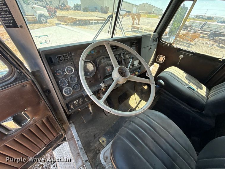 image for item DE6567 1986 Kenworth W900 tank truck