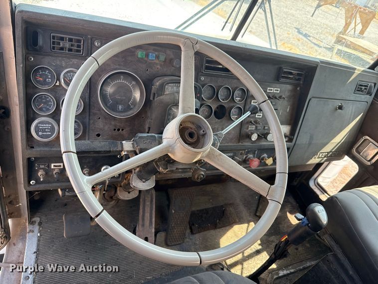 image for item DE6567 1986 Kenworth W900 tank truck