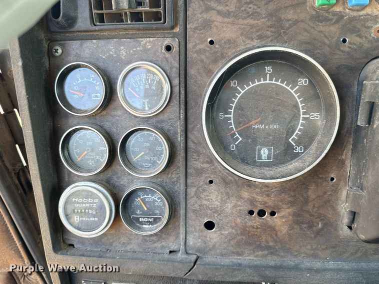 image for item DE6567 1986 Kenworth W900 tank truck