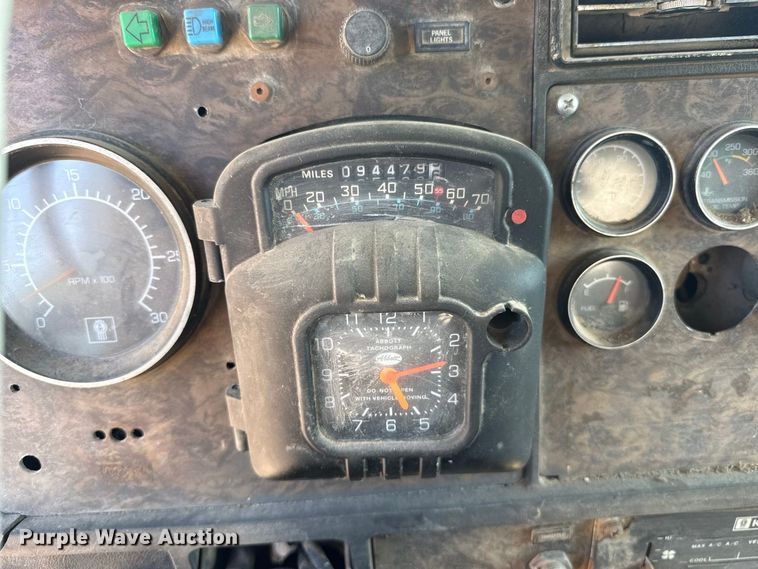 image for item DE6567 1986 Kenworth W900 tank truck