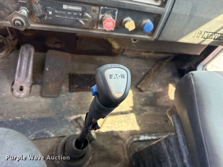 image for item DE6567 1986 Kenworth W900 tank truck