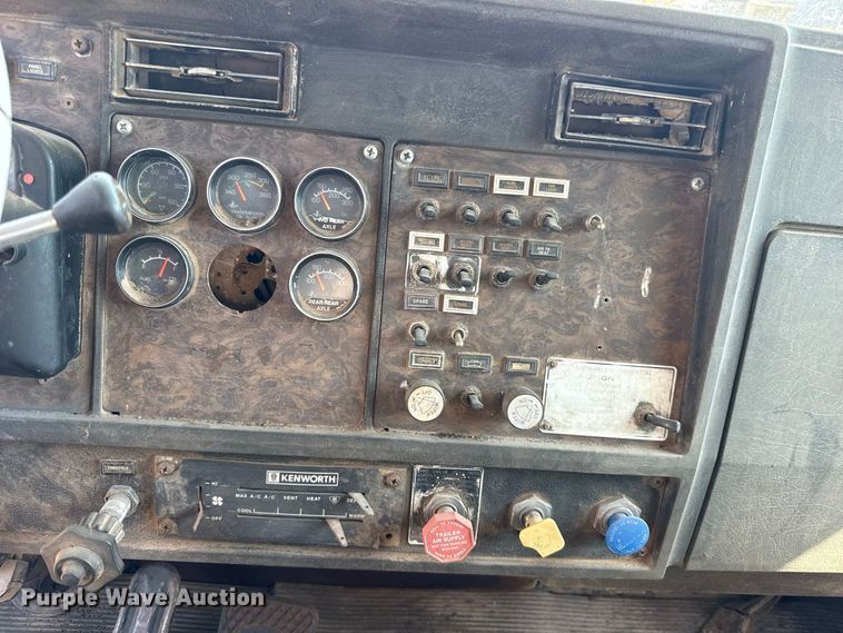 image for item DE6567 1986 Kenworth W900 tank truck