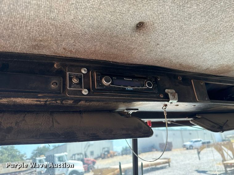 image for item DE6567 1986 Kenworth W900 tank truck
