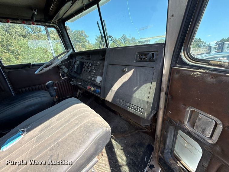 image for item DE6567 1986 Kenworth W900 tank truck