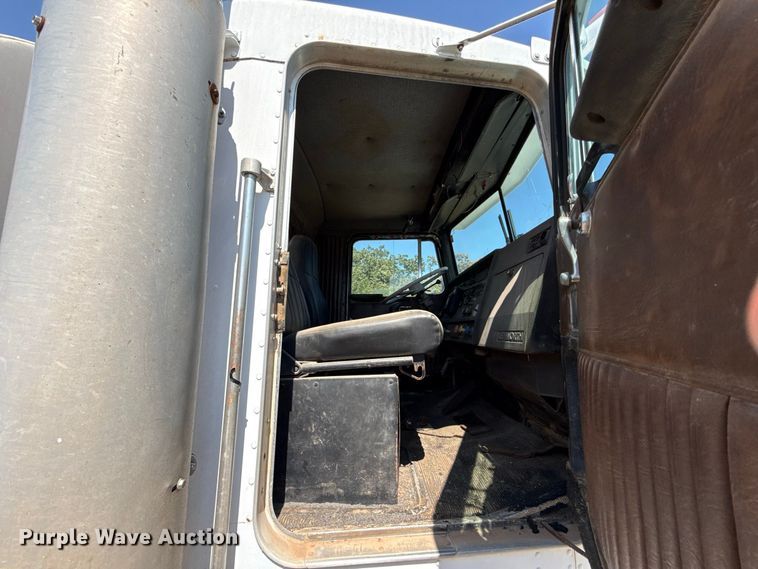 image for item DE6567 1986 Kenworth W900 tank truck