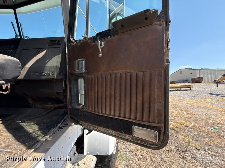 image for item DE6567 1986 Kenworth W900 tank truck