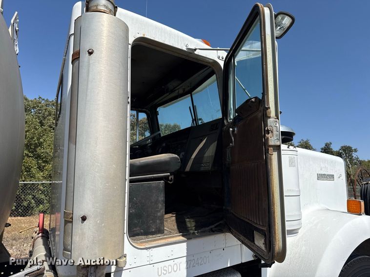 image for item DE6567 1986 Kenworth W900 tank truck