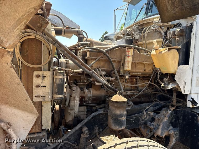 image for item DE6567 1986 Kenworth W900 tank truck