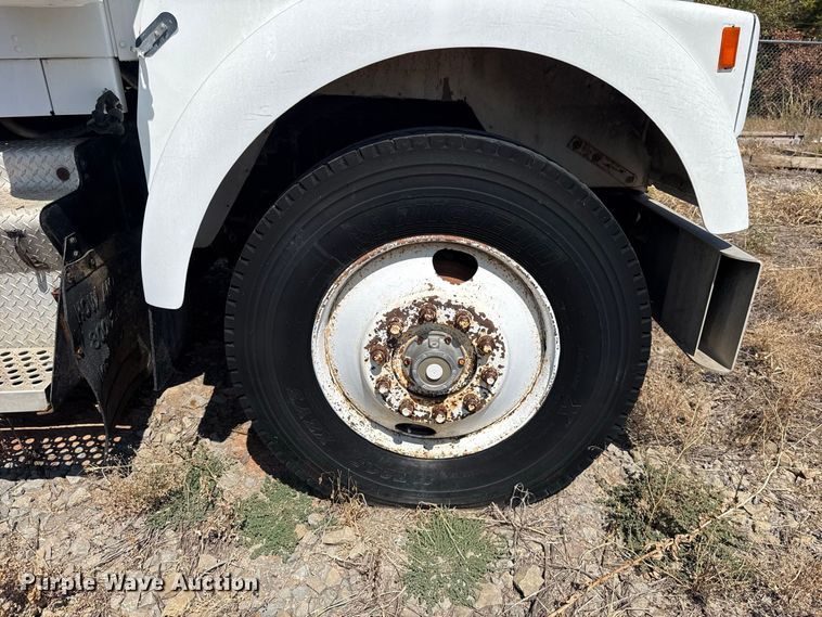 image for item DE6567 1986 Kenworth W900 tank truck