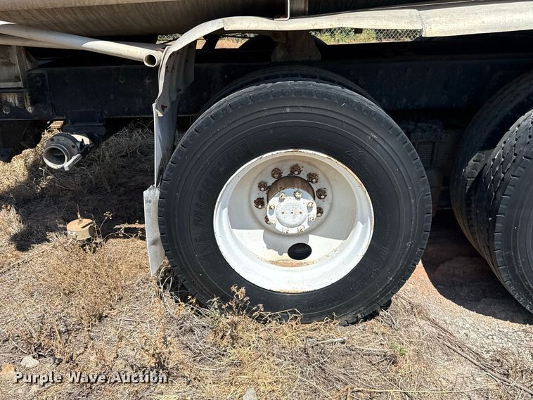 image for item DE6567 1986 Kenworth W900 tank truck