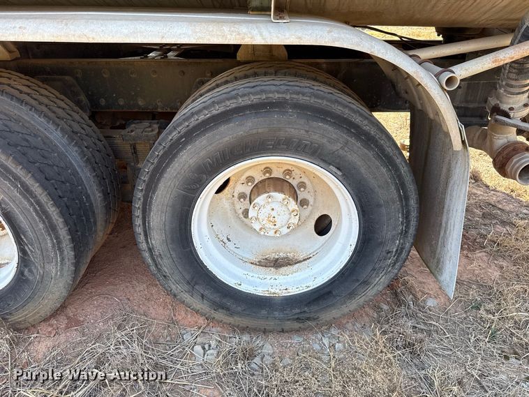 image for item DE6567 1986 Kenworth W900 tank truck