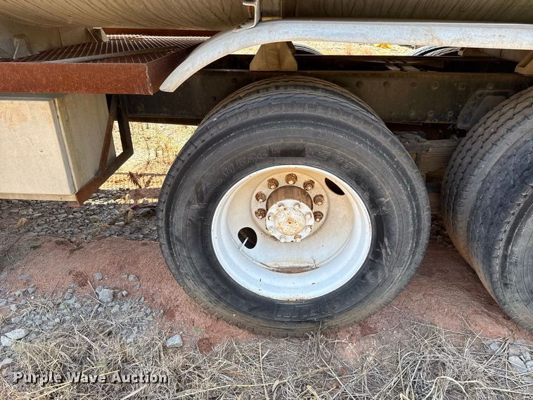 image for item DE6567 1986 Kenworth W900 tank truck