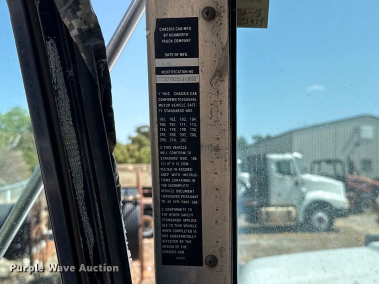 image for item DE6567 1986 Kenworth W900 tank truck