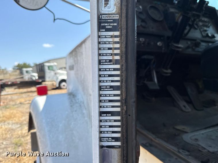 image for item DE6567 1986 Kenworth W900 tank truck