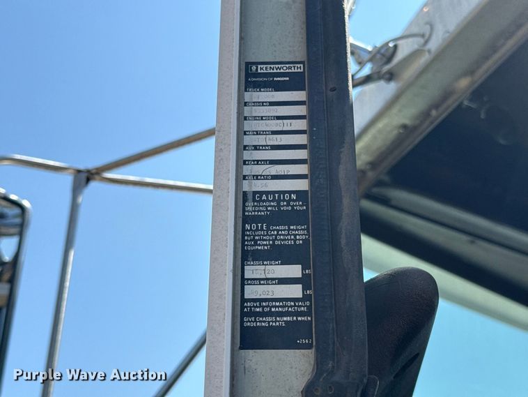 image for item DE6567 1986 Kenworth W900 tank truck
