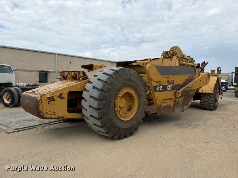 image for item DU3122 1985 Caterpillar 621B conventional scraper 