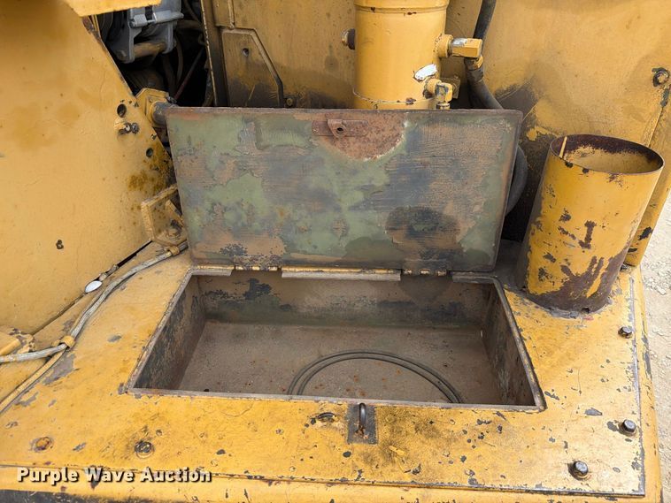 image for item DU3122 1985 Caterpillar 621B conventional scraper 