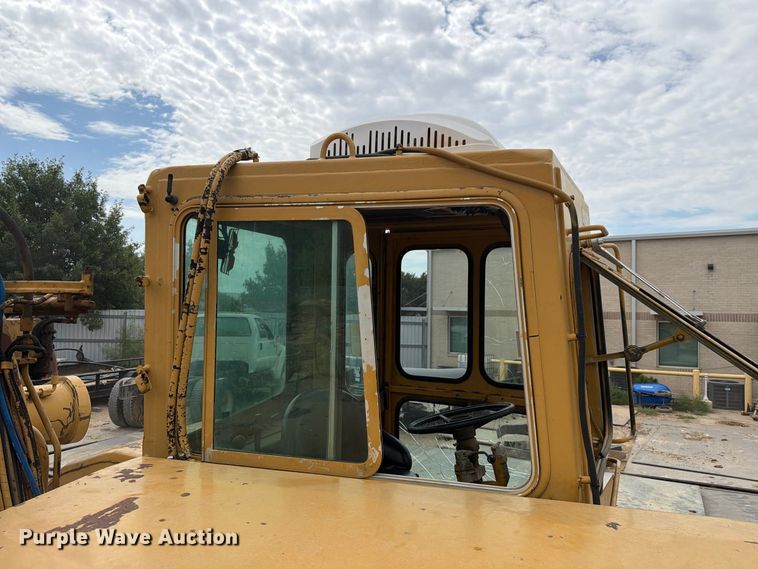 image for item DU3122 1985 Caterpillar 621B conventional scraper 