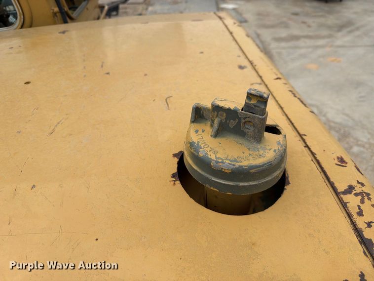 image for item DU3122 1985 Caterpillar 621B conventional scraper 