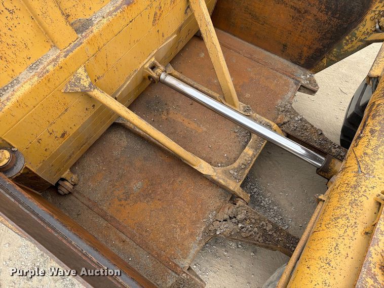 image for item DU3122 1985 Caterpillar 621B conventional scraper 