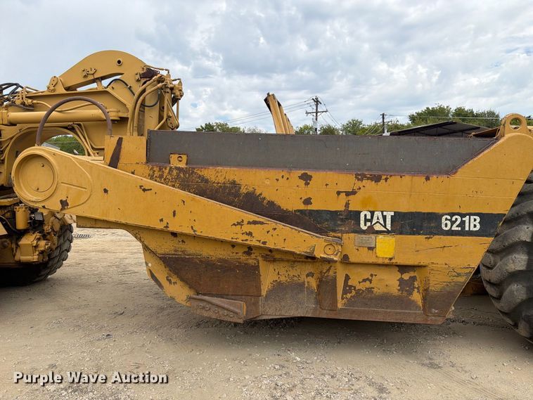 image for item DU3122 1985 Caterpillar 621B conventional scraper 