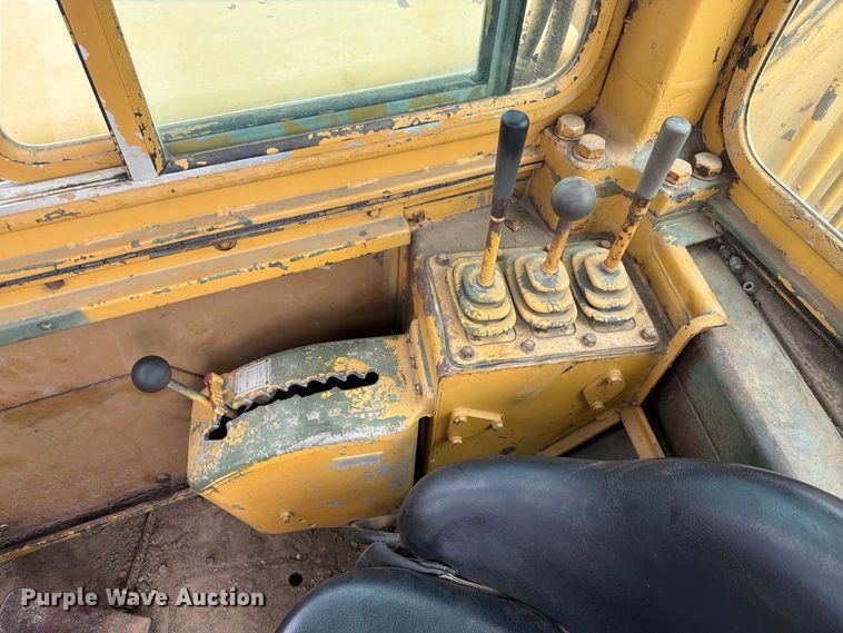 image for item DU3122 1985 Caterpillar 621B conventional scraper 