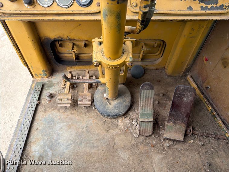 image for item DU3122 1985 Caterpillar 621B conventional scraper 