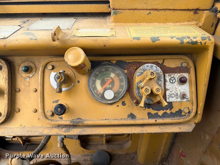 image for item DU3122 1985 Caterpillar 621B conventional scraper 