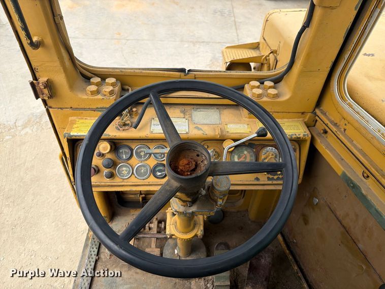 image for item DU3122 1985 Caterpillar 621B conventional scraper 