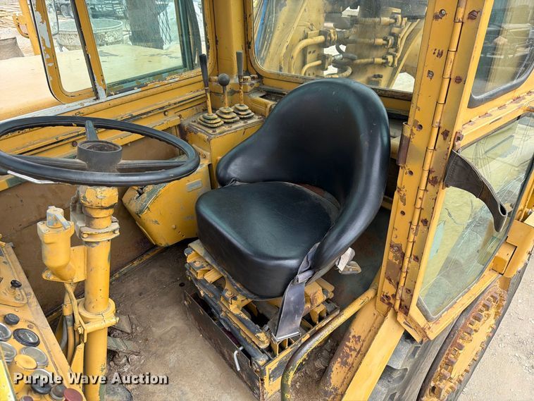 image for item DU3122 1985 Caterpillar 621B conventional scraper 
