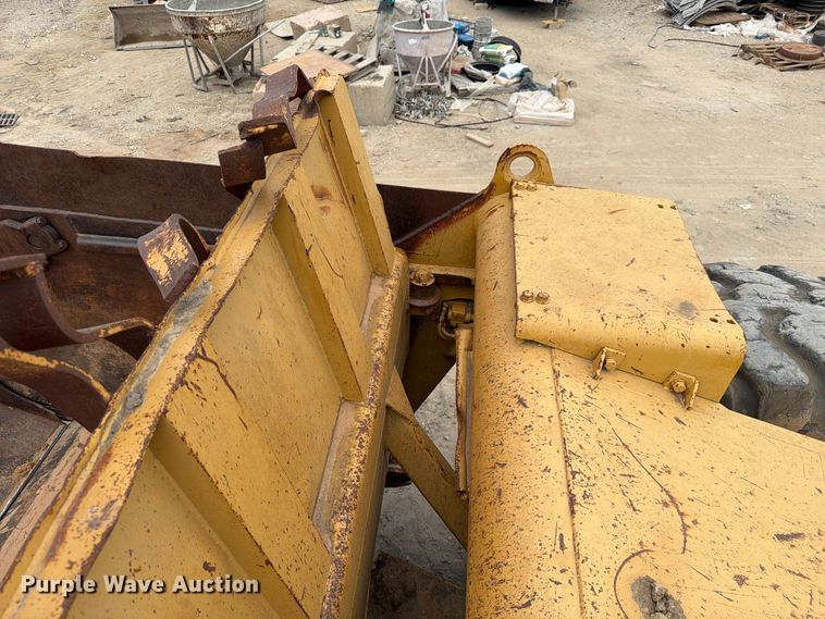 image for item DU3123 1985 Caterpillar 621B conventional scraper 