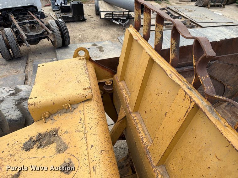 image for item DU3123 1985 Caterpillar 621B conventional scraper 