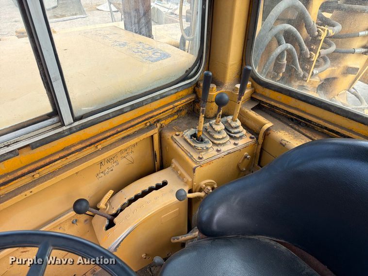 image for item DU3123 1985 Caterpillar 621B conventional scraper 