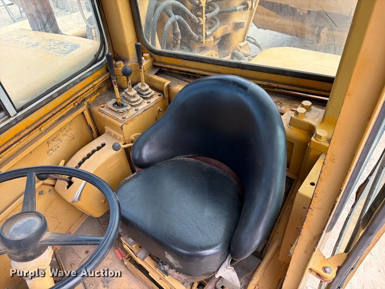 image for item DU3123 1985 Caterpillar 621B conventional scraper 