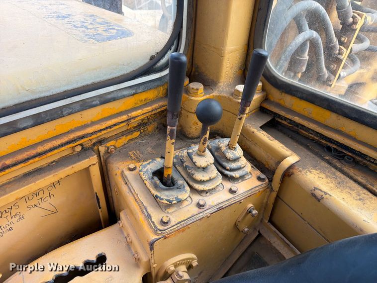image for item DU3123 1985 Caterpillar 621B conventional scraper 