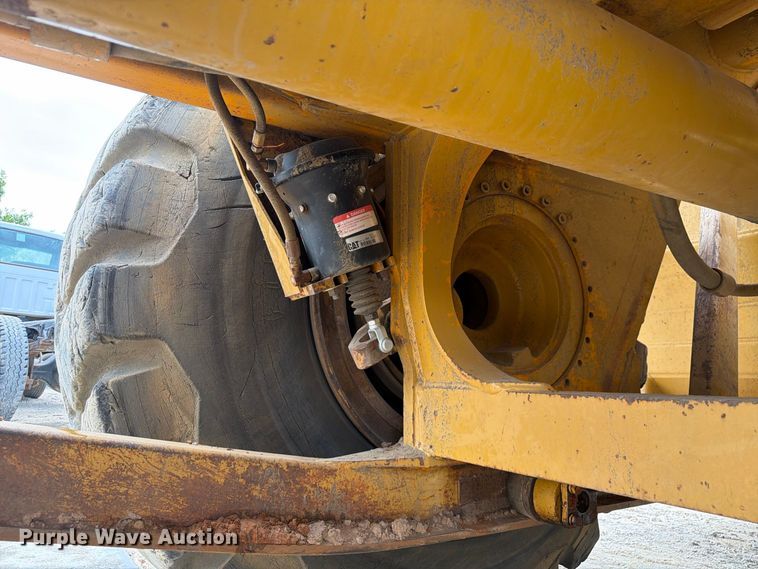 image for item DU3123 1985 Caterpillar 621B conventional scraper 