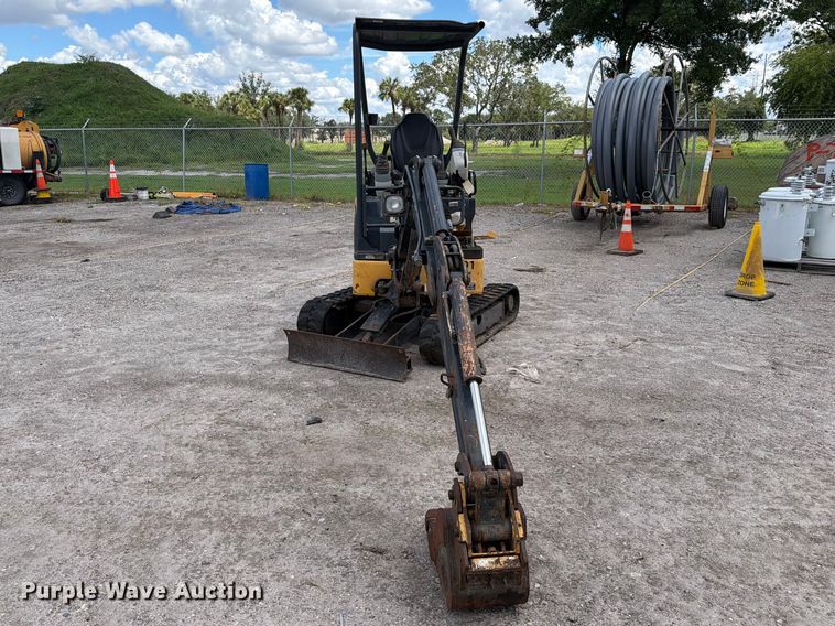 image for item DV7314 2015 John Deere 17G mini excavator