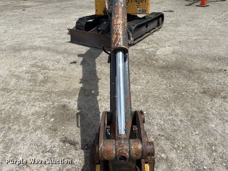 image for item DV7314 2015 John Deere 17G mini excavator