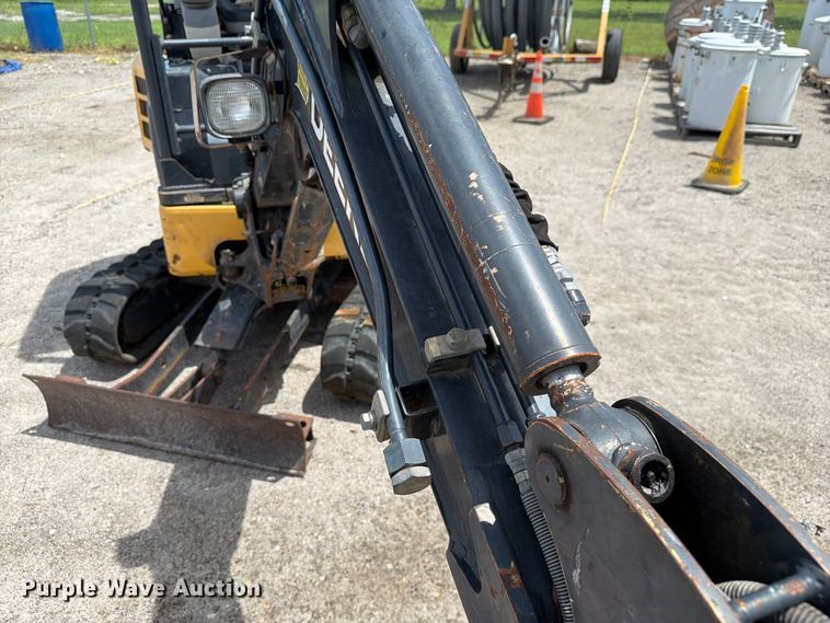 image for item DV7314 2015 John Deere 17G mini excavator