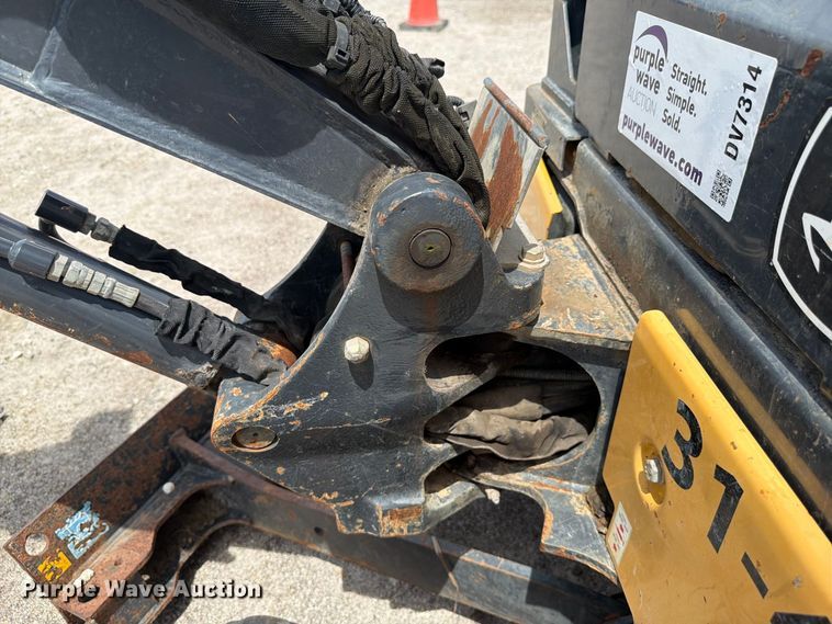 image for item DV7314 2015 John Deere 17G mini excavator