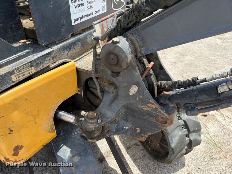 image for item DV7314 2015 John Deere 17G mini excavator