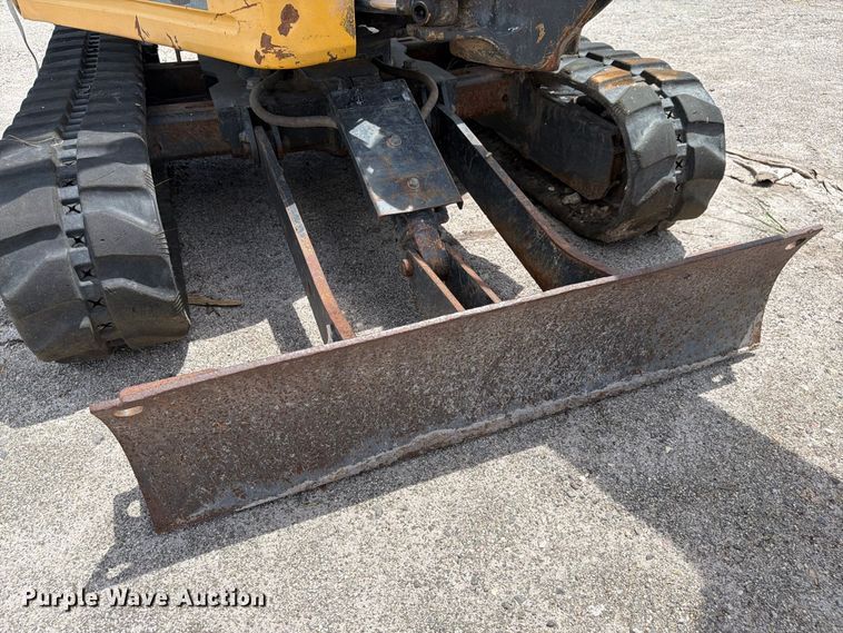 image for item DV7314 2015 John Deere 17G mini excavator