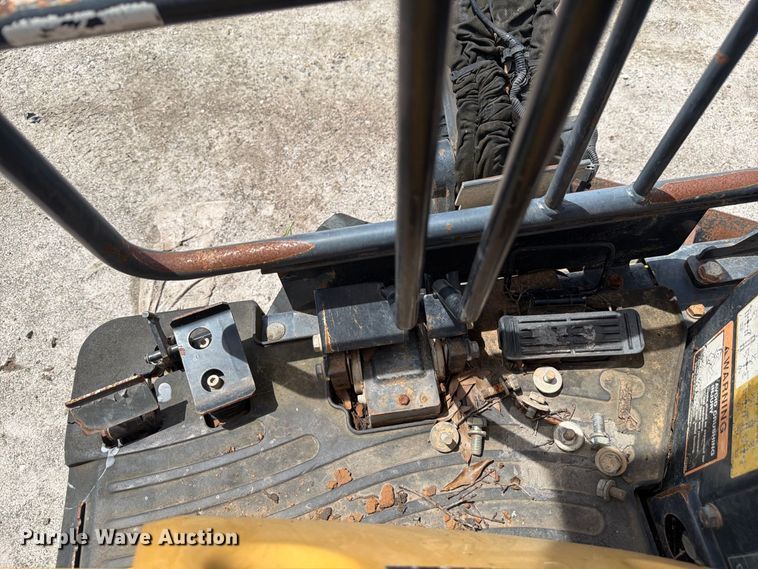 image for item DV7314 2015 John Deere 17G mini excavator