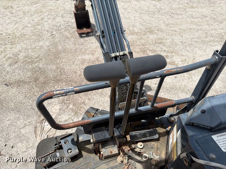 image for item DV7314 2015 John Deere 17G mini excavator