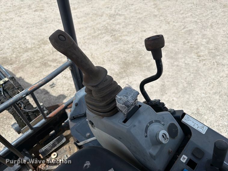 image for item DV7314 2015 John Deere 17G mini excavator